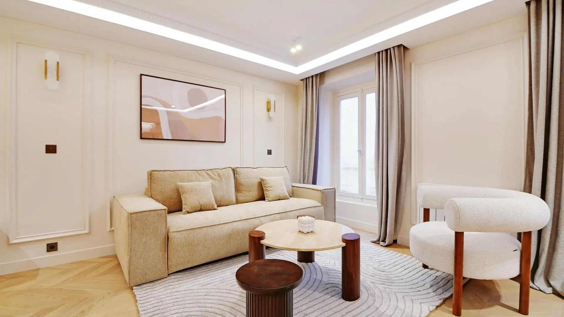 Apartment Pick A Flat's With Services In Opera