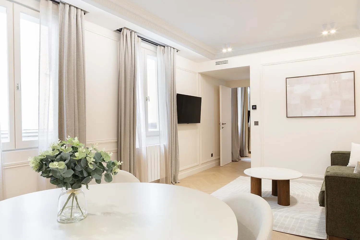 Pick A Flat's With Services In Opera Lejlighed