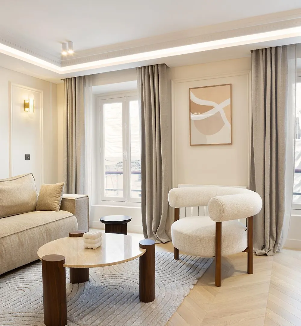 Apartment Pick A Flat's With Services In Opera