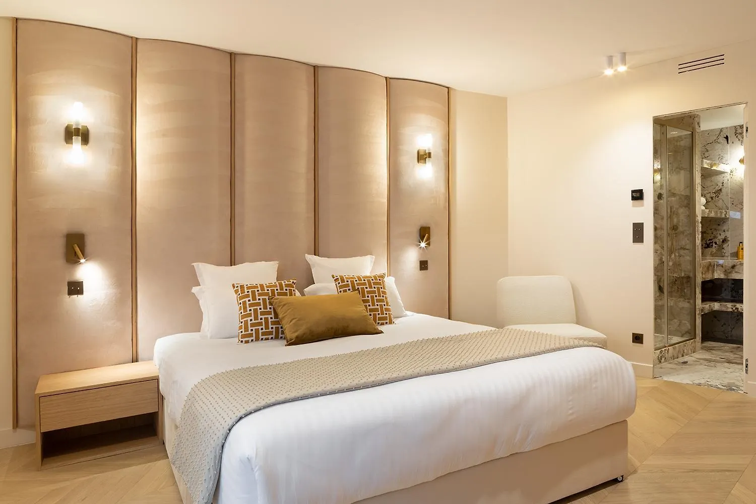 Apartment Pick A Flat's With Services In Opera *